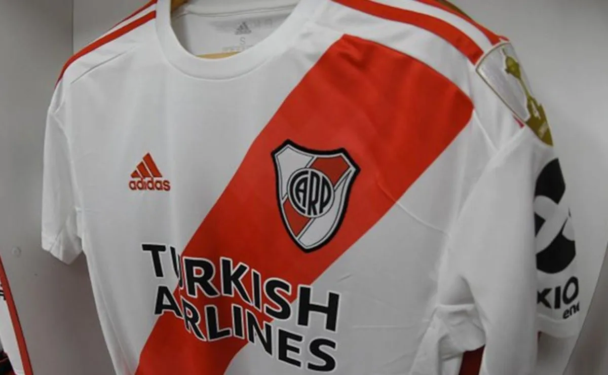 River vuelve a usar su camiseta titular para enfrentar a Liga