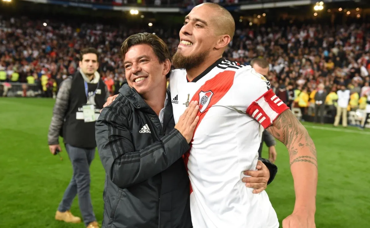 Jonatan Maidana celebra junto a Gallardo la obtención de la Copa Libertadores 2018.