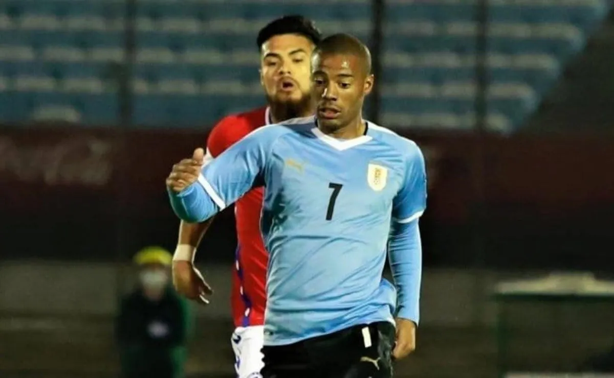 Díaz y De La Cruz tuvieron varias jugada mano a mano en el partido