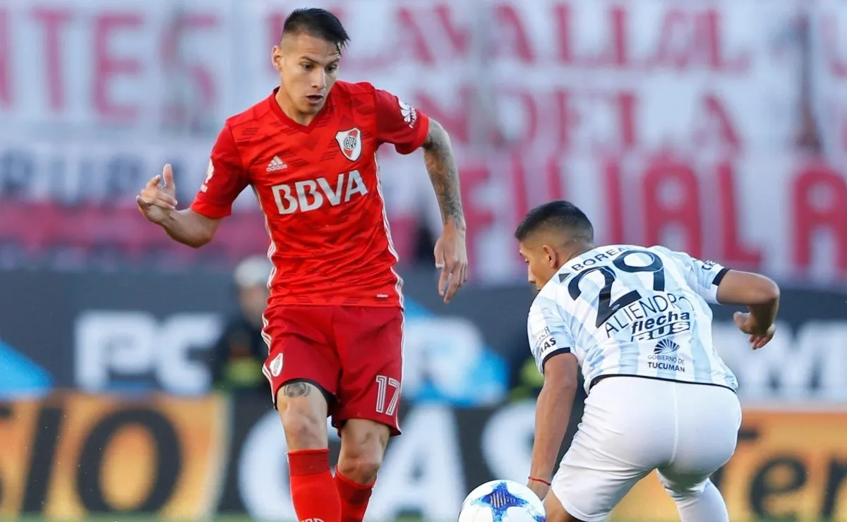 Carlos Auzqui, en un partido frente a Atlético Tucumán en el Monumental.