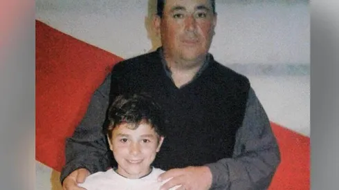 Julián Álvarez en su infancia con su primer DT, Rafael Varas