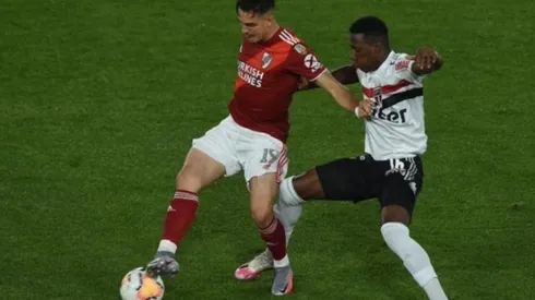 Borré pisa la pelota en el Libertadores de América.