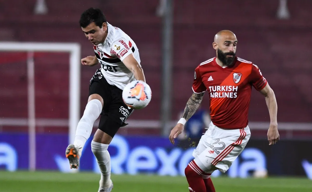 River estrena la nueva camiseta alternativa frente a San Pablo.