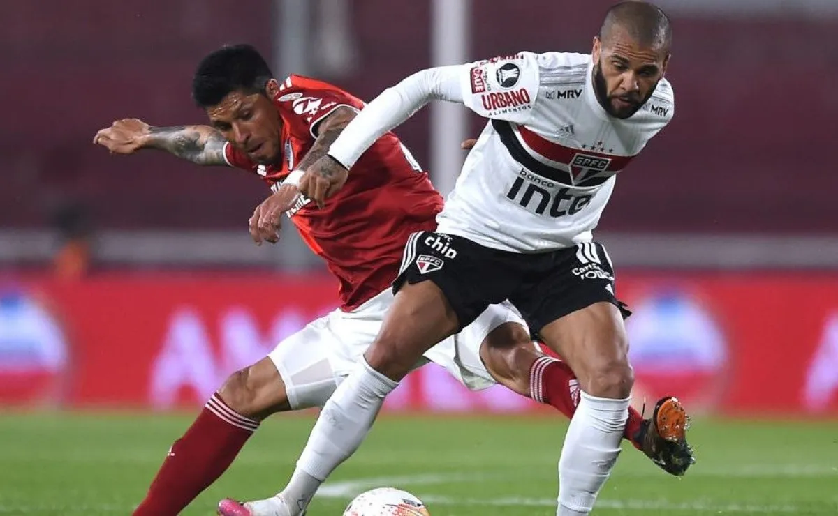 Enzo anuló totalmente a Dani Alves en sus intentos ofensivos.