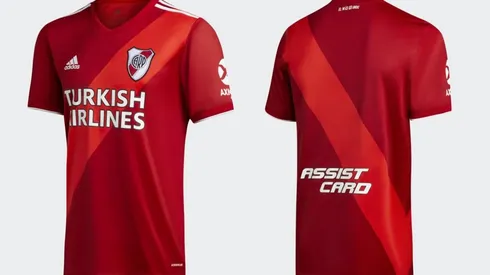 Nueva camiseta alternativa de River, con el rojo como color predominante