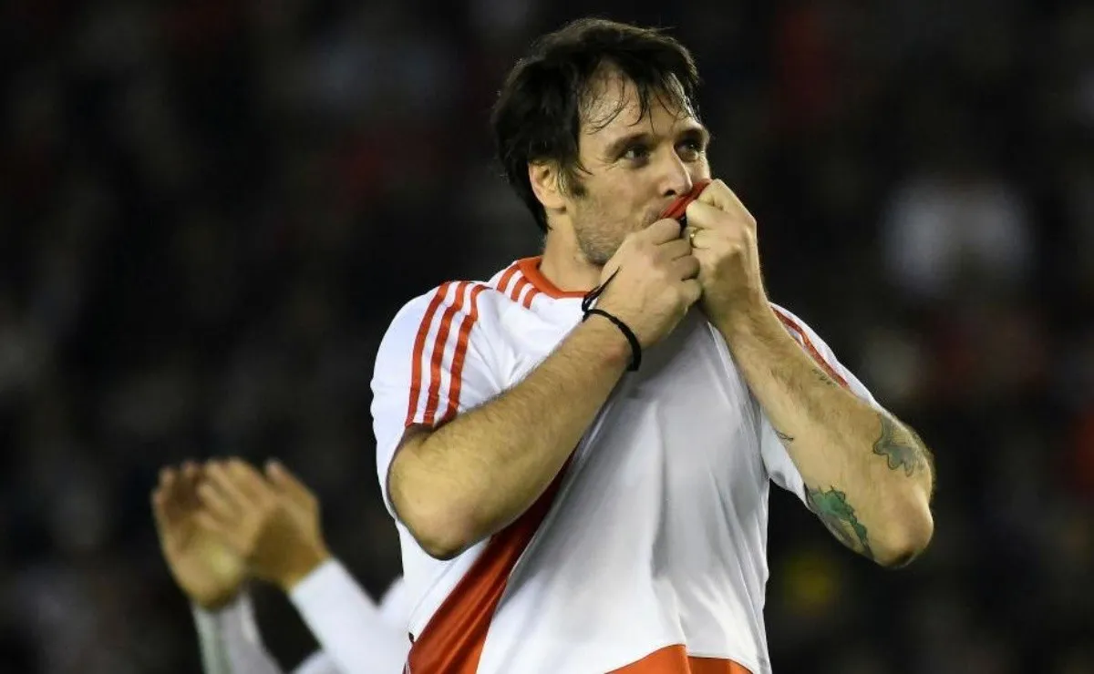 Fernando Cavenaghi no formó parte de la bandera de los ídolos de River
