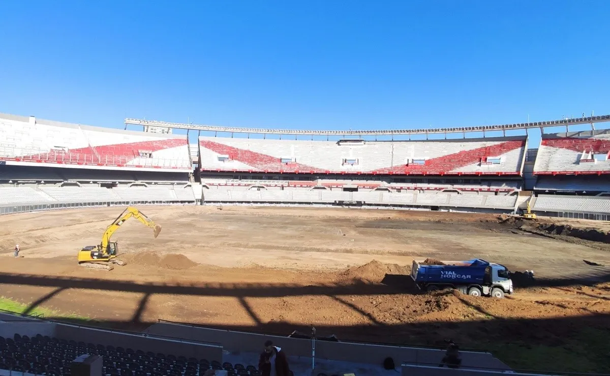 El Estadio Monumental sigue con sus obras en el campo de juego