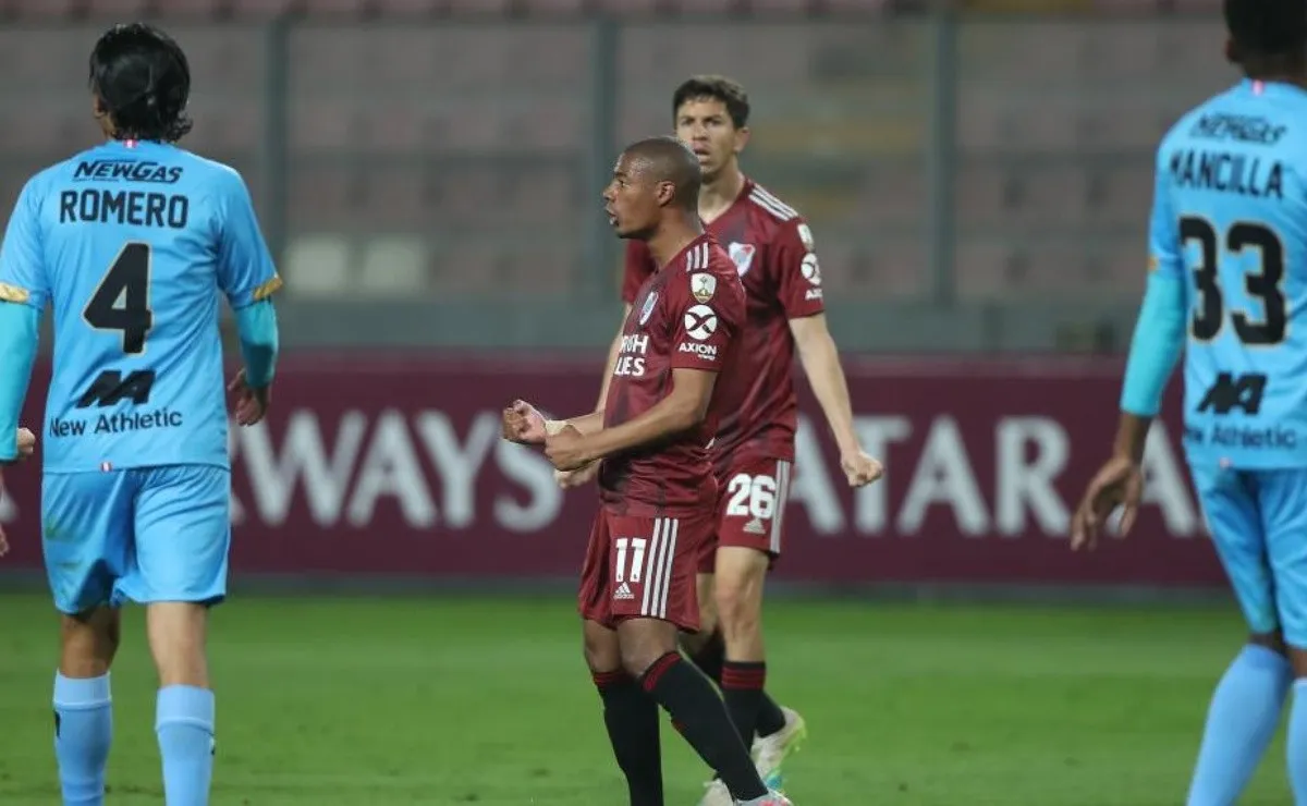 El uruguayo pegó de media distancia y anotó el 1-0.