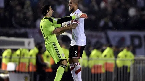 Jonatan Maidana y Marcelo Barovero festejando juntos en River.