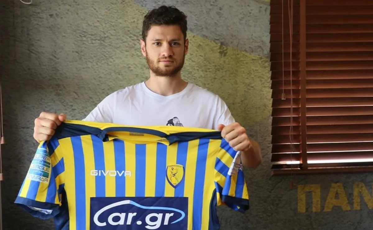 El volante fue presentado en el club griego.