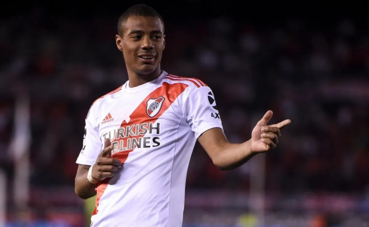 Sus actuaciones en River lo llevaron a la selección de Uruguay.