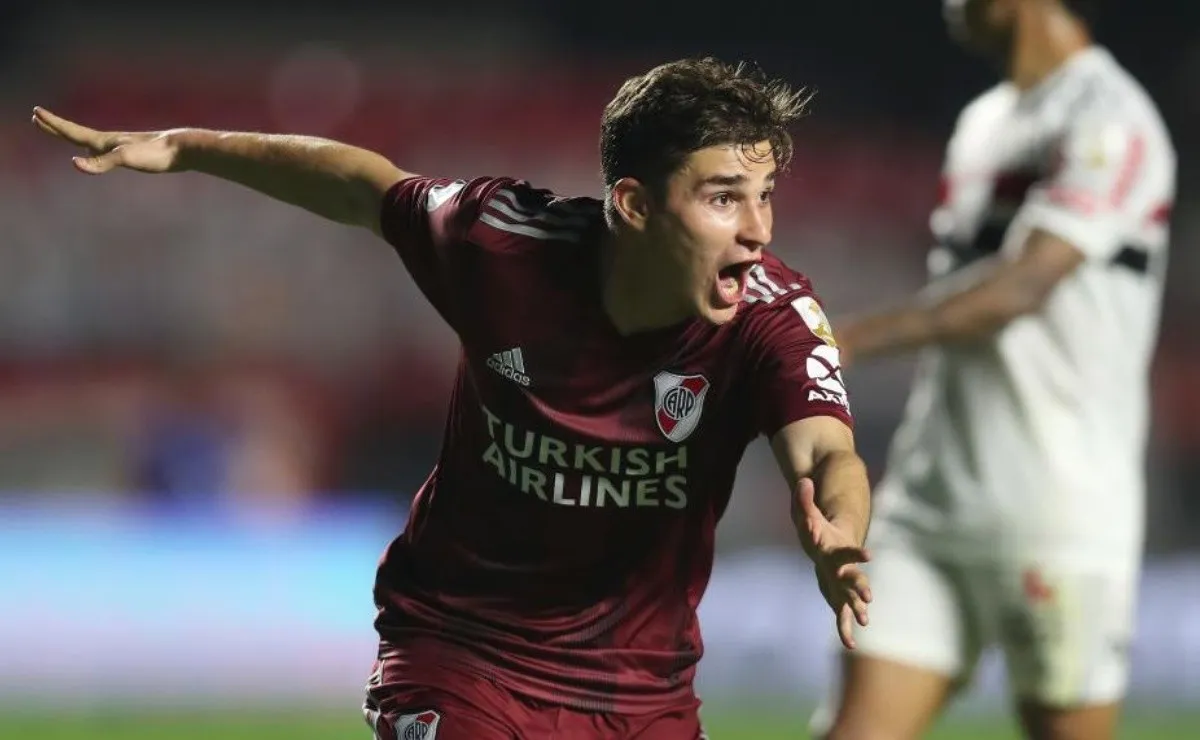 El pibe recibió la asistencia de Martínez Quarta y puso el 2-1 parcial.