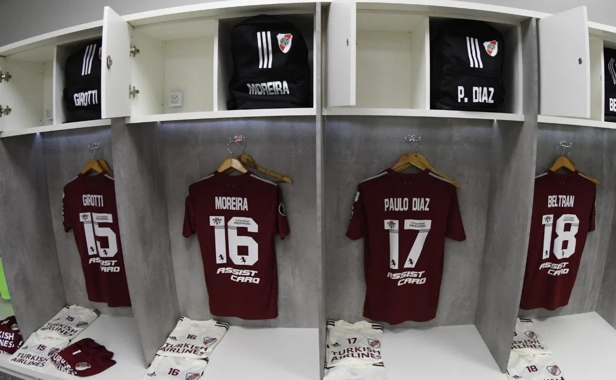 El vestuario visitante ya está listo para el encuentro de esta tarde.