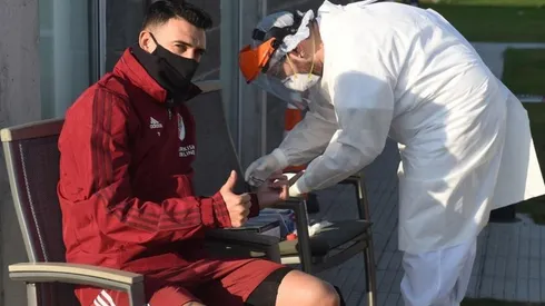 Los futbolistas, si no presentan síntomas, harán los hisopados oficiales el lunes.