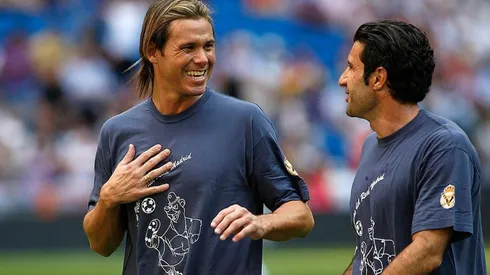 Redondo junto a Figo durante un partido a beneficio.