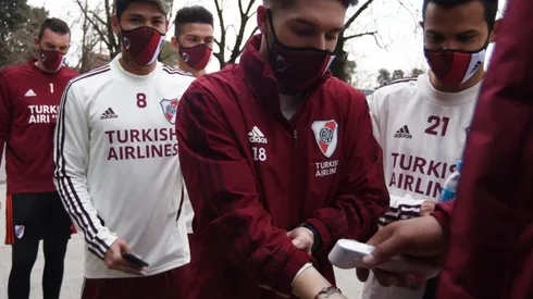 A los jugadores les tomaban la temperatura cada vez que salían para ir a entrenarse.