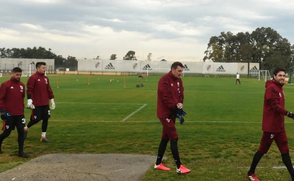 El entrenador de arqueros dio positivo de Covid-19