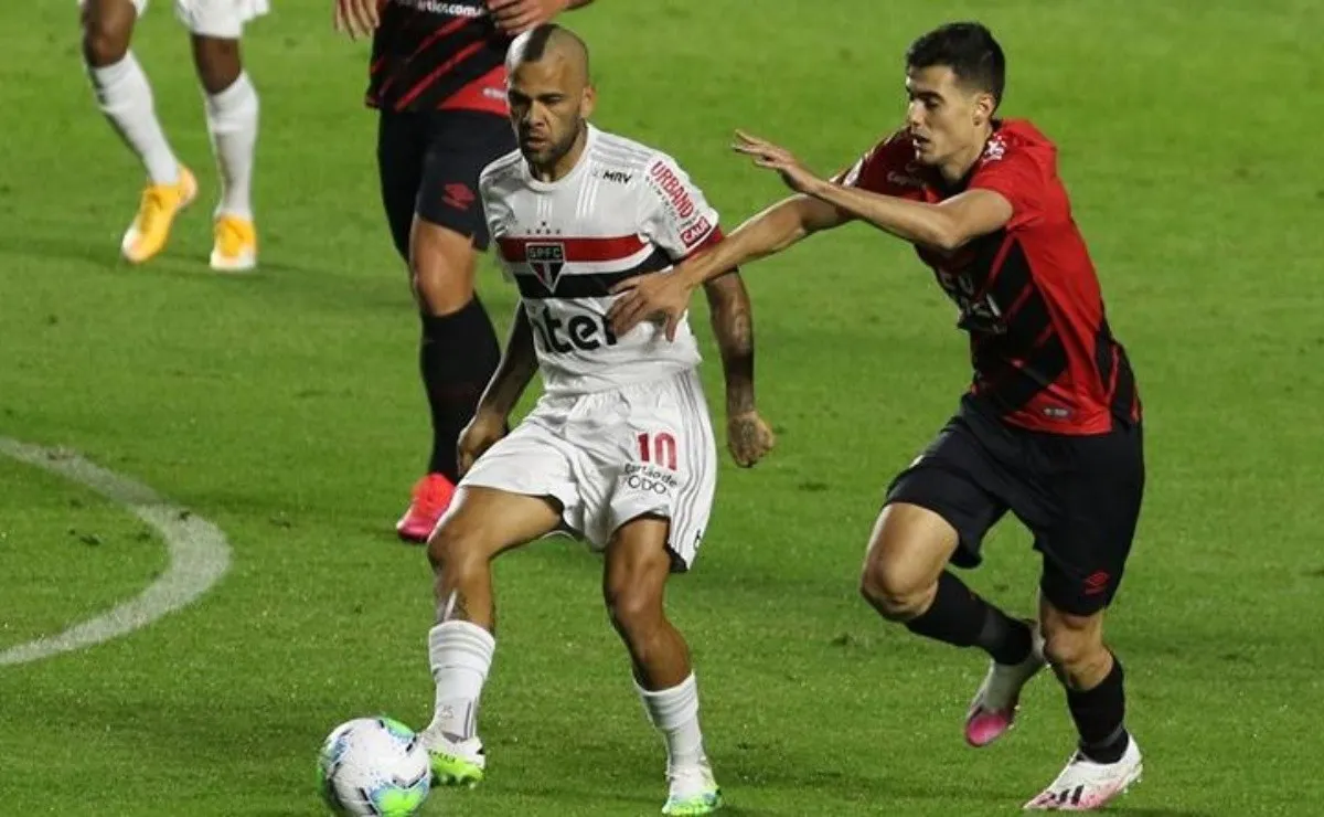 El crack mutó su posición y hoy es volante defensivo del equipo.