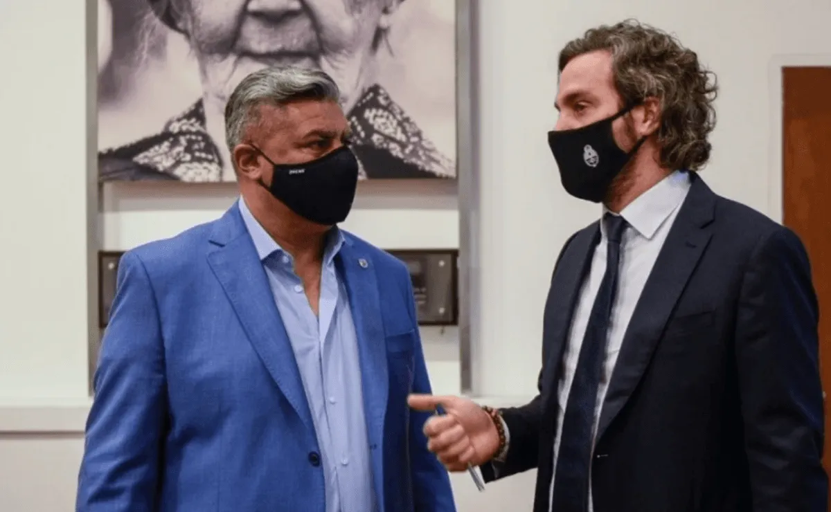 Claudio Tapia y Santiago Cafiero, claves en la coordinacion entre Argentina y Conmebol.