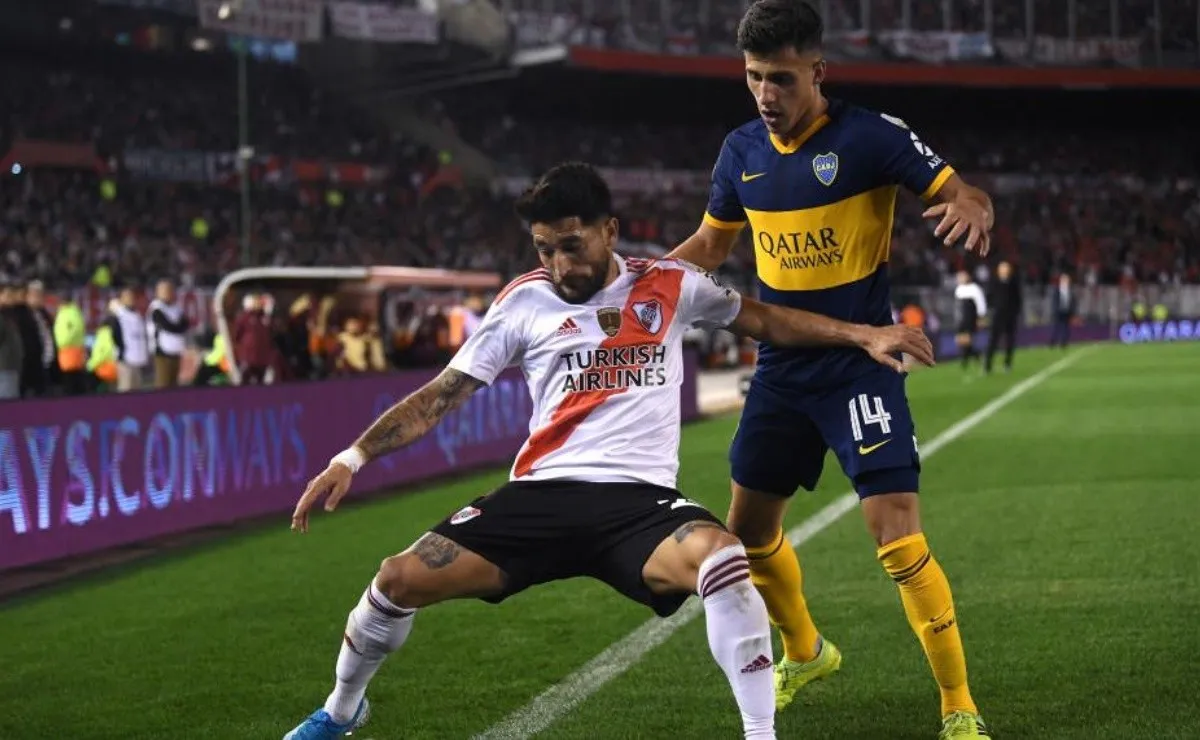 Milton Casco y Capaldo, durante el partido de ida de la Copa Libertadores 2019.