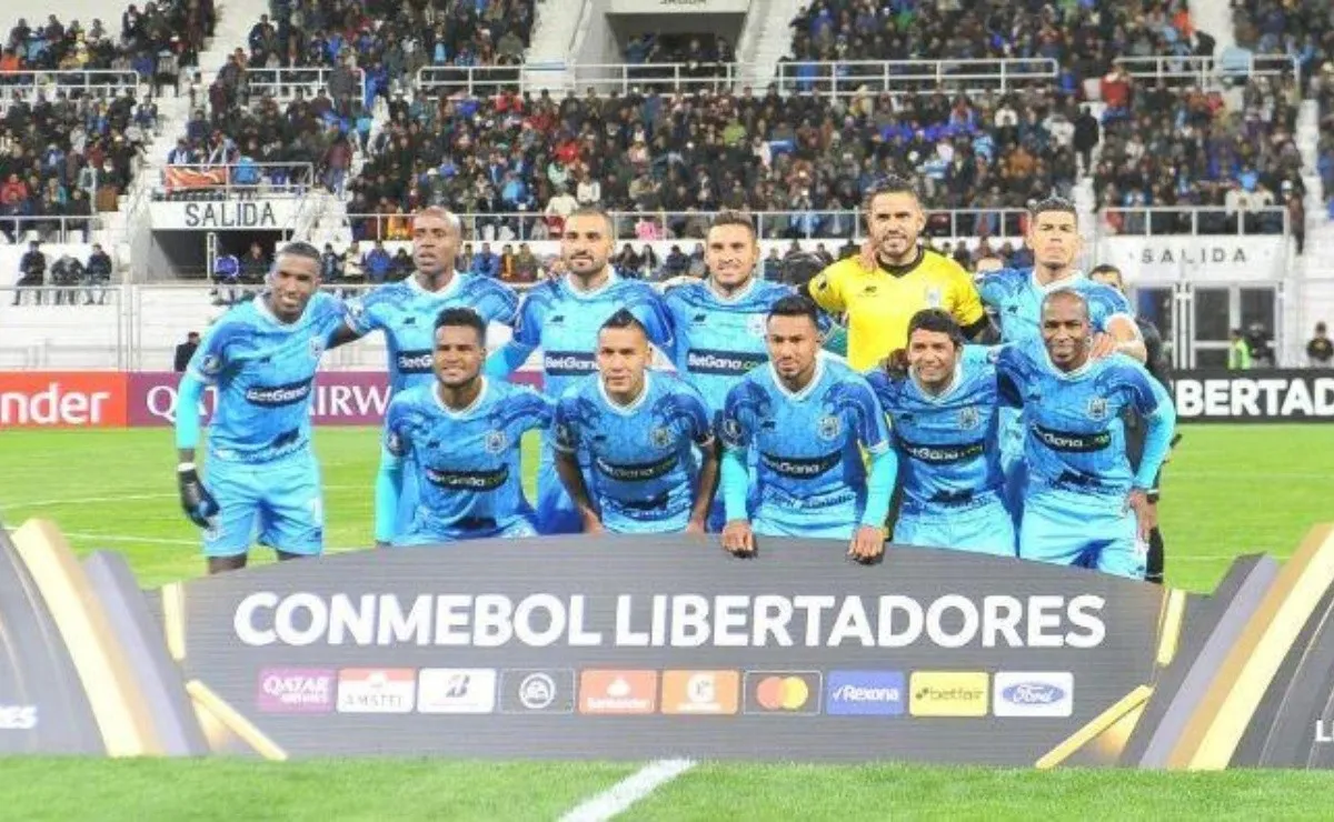 La formación en el choque frente a San Pablo en la primera fecha.
