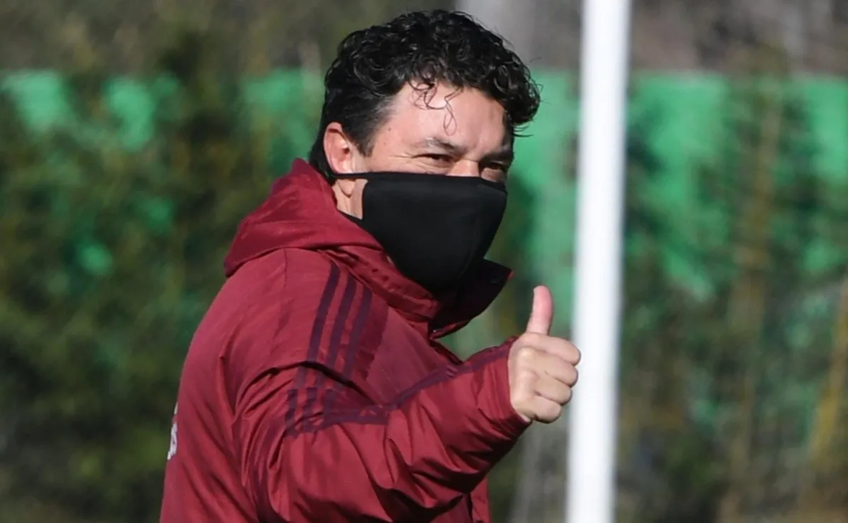 El Muñeco no tiene a todo su equipo de trabajo en Ezeiza.