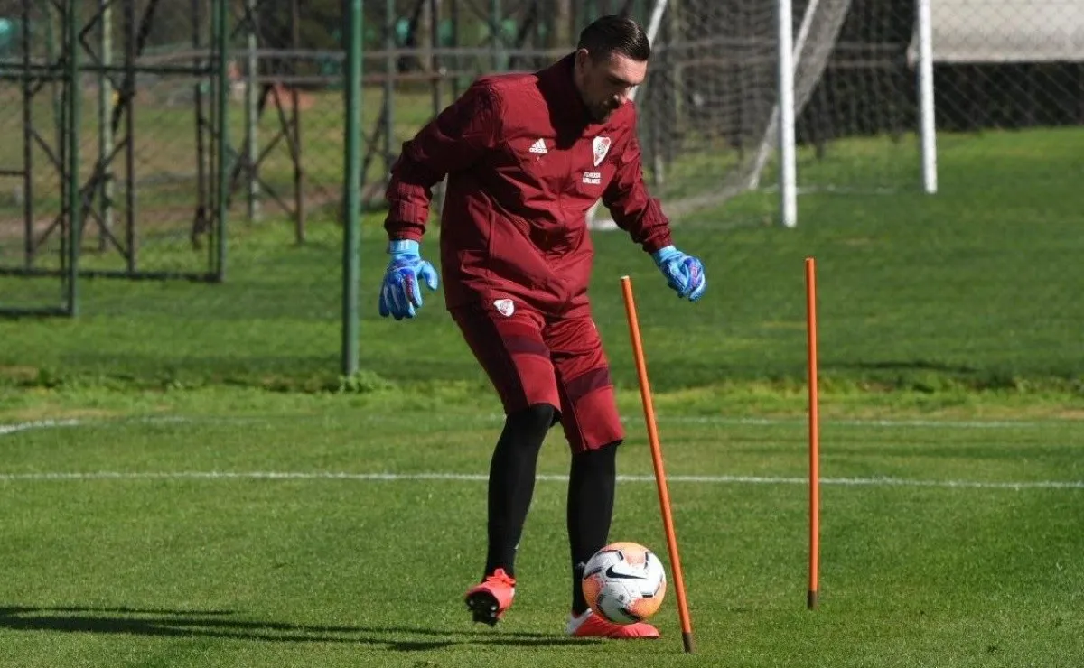 Los jugadores se entrenan desde las 9:30 en el River Camp