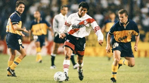 Monserrat jugando un superclásico en 1998, en la Bombonera