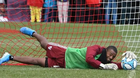 El uruguayo sueñe ponerse los guantes cada tanto en los entrenamientos