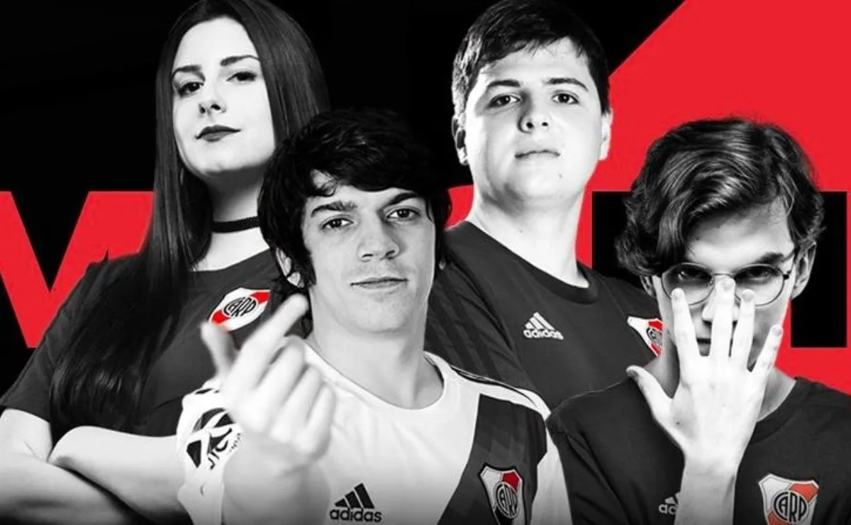 Representantes de los tres videojuegos que tiene River en el panorama.