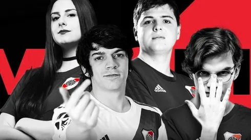 Representantes de los tres videojuegos que tiene River en el panorama.