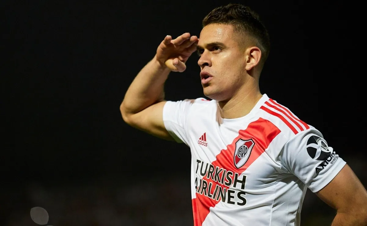 A menos que llegue una oferta que seduzca al delantero, seguirá en River.