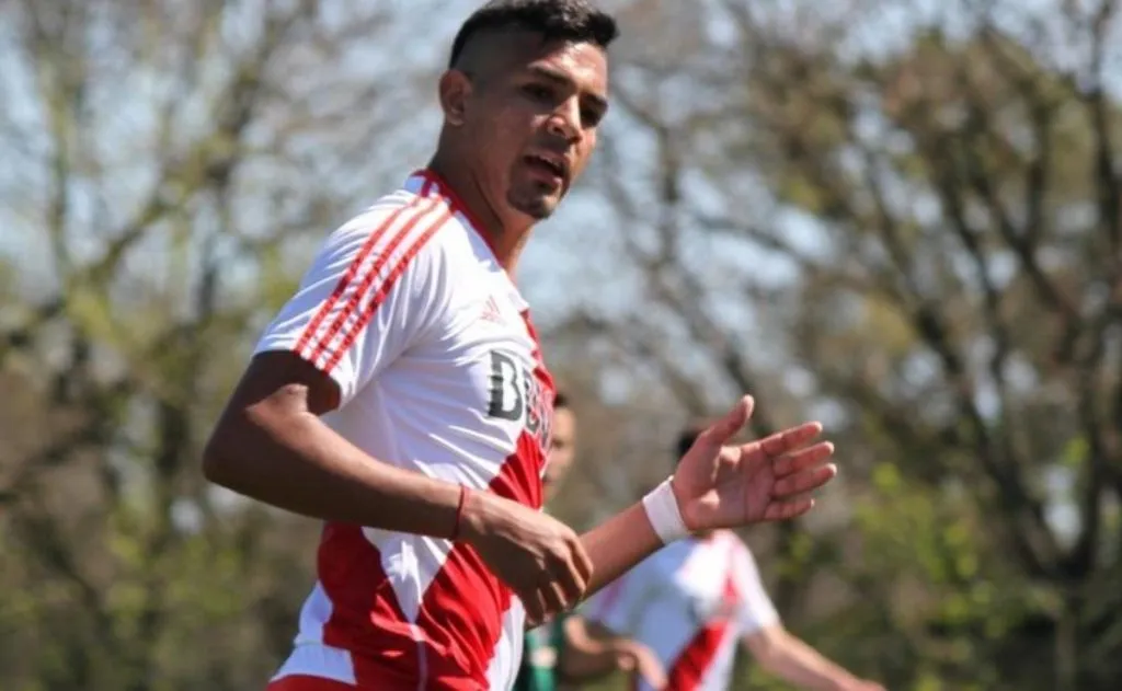 Medina jugó tres amistosos en River y fue al banco de suplentes en 4 partidos oficiales.