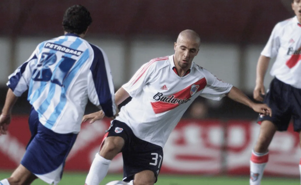 Federico frente a Racing durante su corto paso por el Millonario.