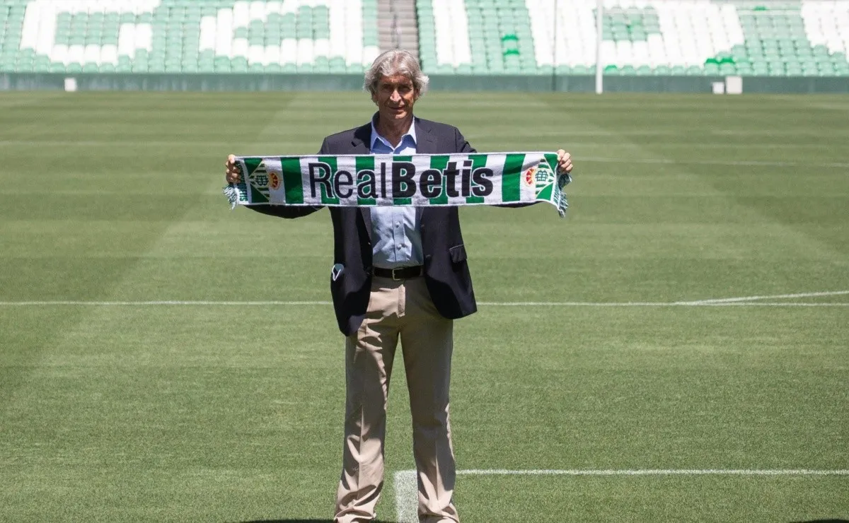 Manuel durante su presentación oficial.