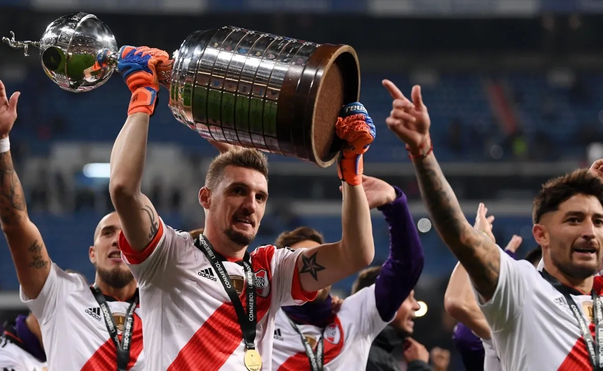 El último partido de River antes de la suspensión fue el 8-0 frente a Binacional, a puertas cerradas.