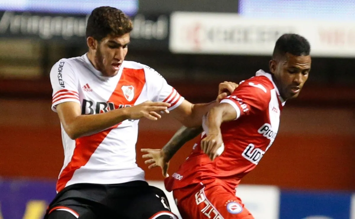Leandro vistió la camiseta de River en 14 partidos oficiales.