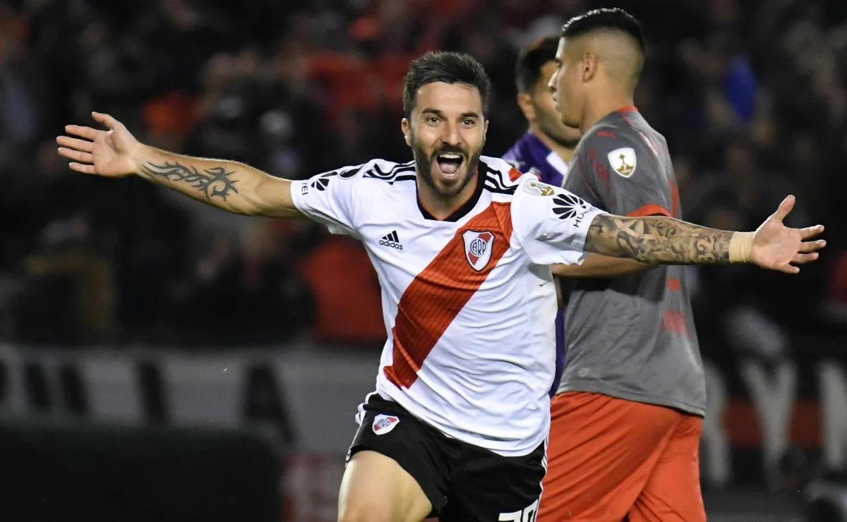 Nacho vistió la banda roja en 80 ocasiones, marcando 32 goles y brindando 4 asistencias.