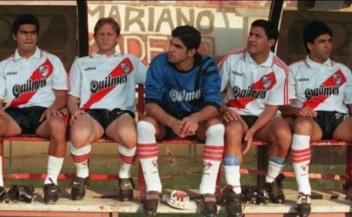 Joaquín Irigoytía, acompañado por Marcelo Escudero, Gustavo Lombardi, Ramón Medina Bello y Guillermo Rivarola.