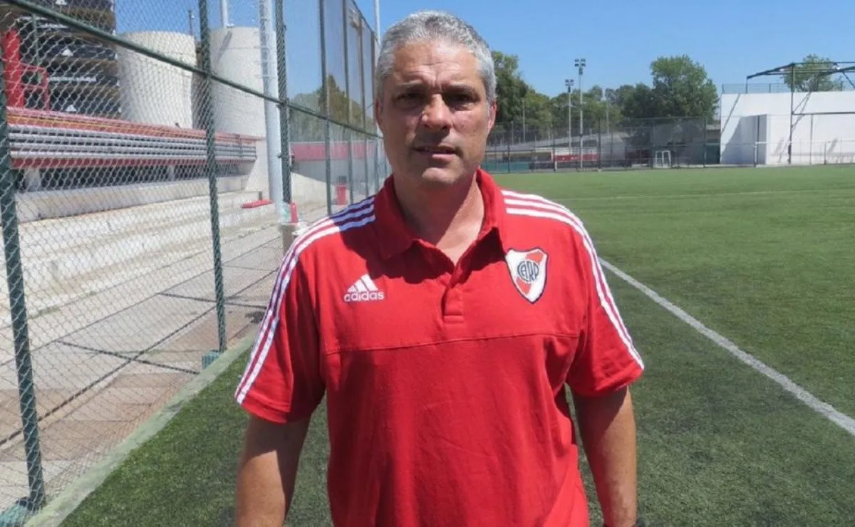 Perrone debutó como futbolista en River en 1986, y se fue del club en 1988