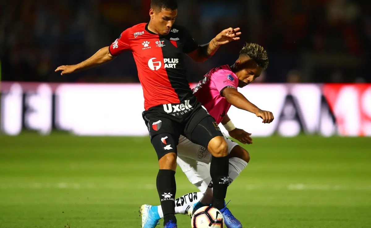 El defensor de Colón fue tanteado por el River de Gallardo.