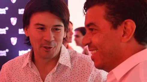 El Mago, en plena charla con Gallardo, en un evento en el Monumental.