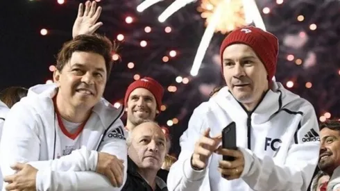 El Muñeco y el Mago, celebrando juntos en la despedida de Cavenaghi en el Monumental
