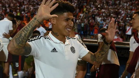 El volante creativo del Más Grande se divierte durante la cuarentena.