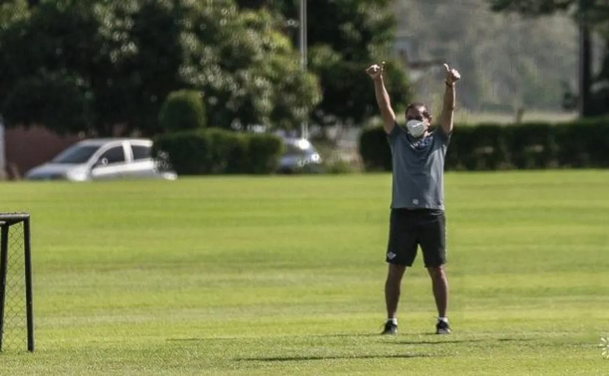 El Pelado, durante el entrenamiento de esta mañana, en Asunción.