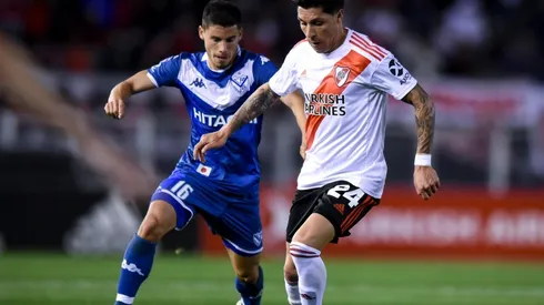 Robertone marca a Enzo Pérez en el último duelo jugado en el Monumental.