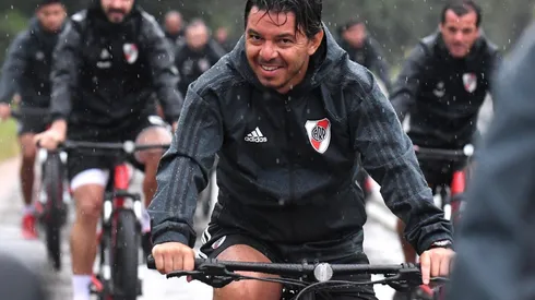 El Muñeco, durante una pretemporada, encabezando un entrenamiento arriba de la bicicleta.