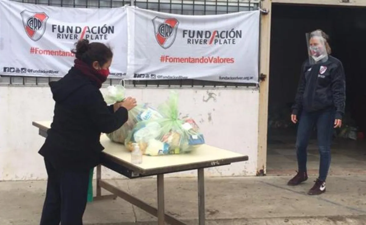 Una de las entregas de alimentos que llevó adelante la Fundación River en todo el país