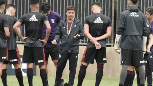 El Muñeco habló durante una hora y media con todos sus soldados