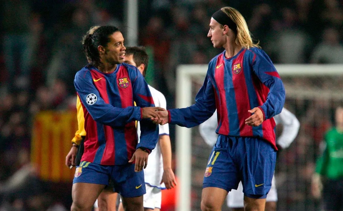 Maxi compartiendo cancha con Ronaldinho en el Camp Nou